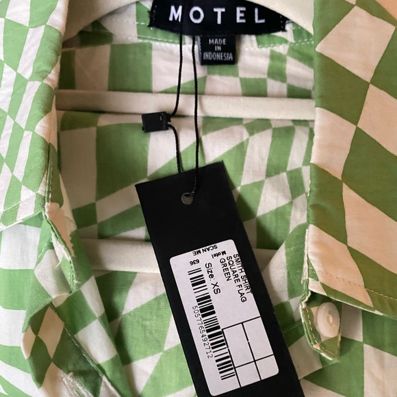 NWT Motel Rocks Smith Short Sleeve Green Shirt in Square Flag Green | XS - Picture 5 of 5